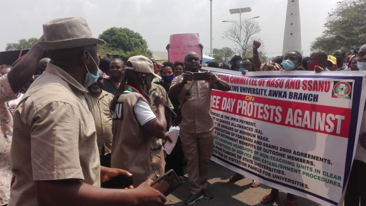 MoU: SSANU, NASU Protest In Awka Over FG's Disappointment and Neglection