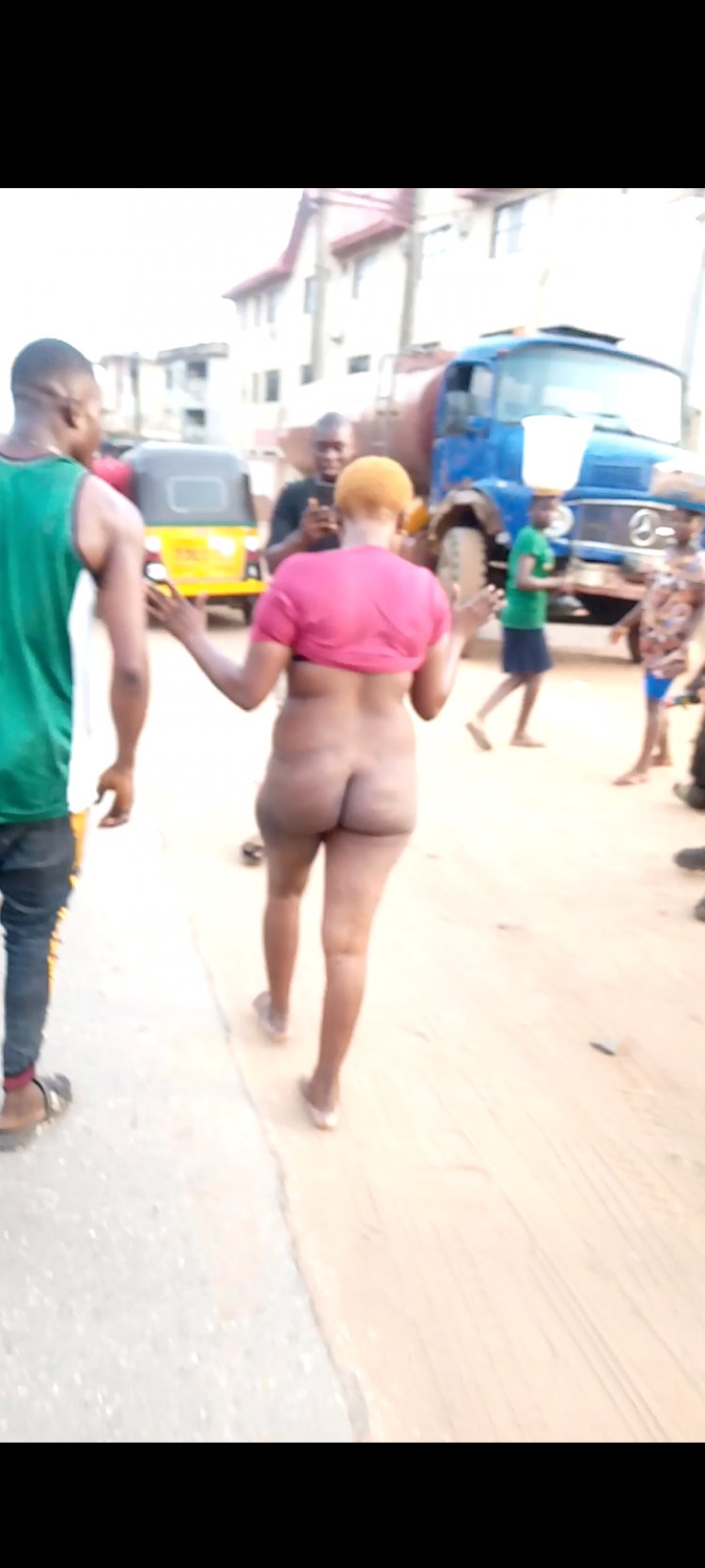 In Awka, Three Ladies Run Mad After Alighting from Benz