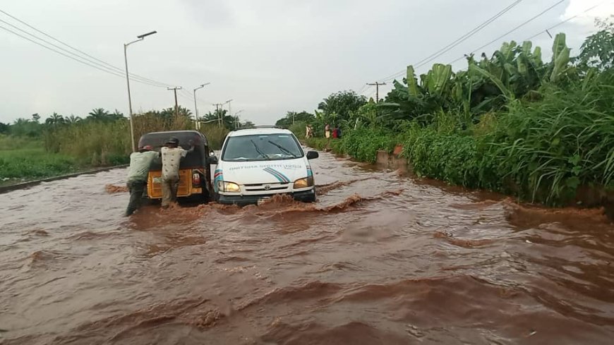 Residents Worried, Commuters Stranded, As Flood Submerges Major Road, Houses in Anambra, Govt Reacts